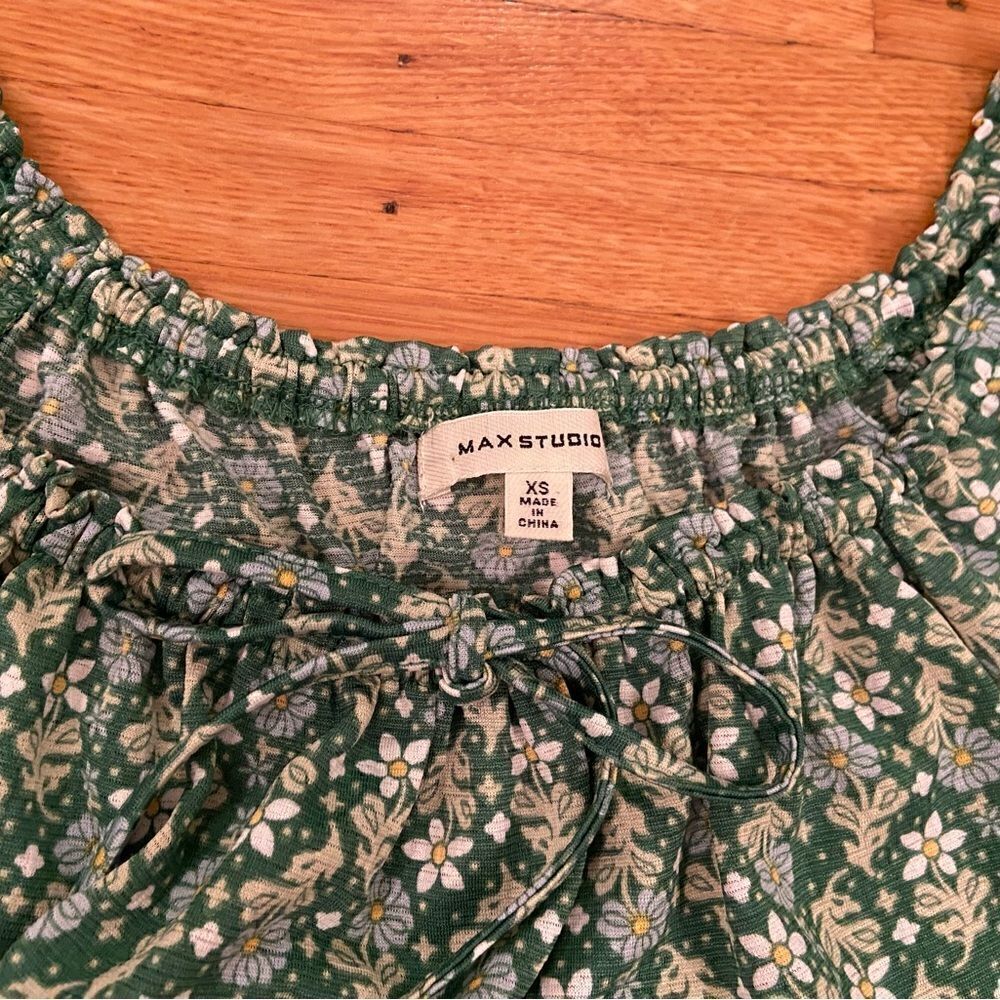 Max Studio Bright Green Patterned Short Sleeve Ti… - image 3